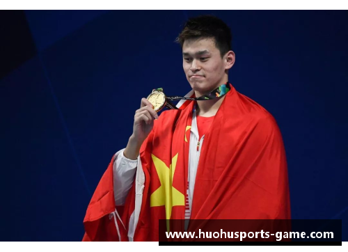 火狐体育官方网站二度登上雅加达亚运会领奖台披着国旗的孙杨终于穿了安踏 - 副本